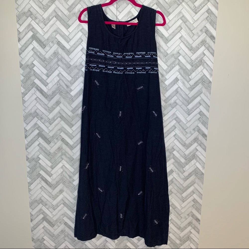 Women’s vintage XL sleeveless embroidered dress